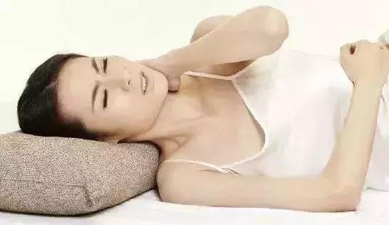 落枕不能扭头怎么快速治,落枕不敢朝后仰了最快的恢复办法