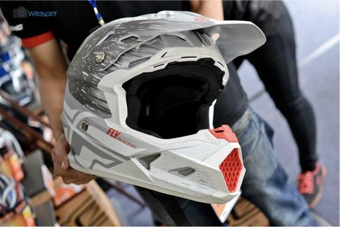 南台车展【SOL/ASTONE/THH】多款彩绘头盔亮相