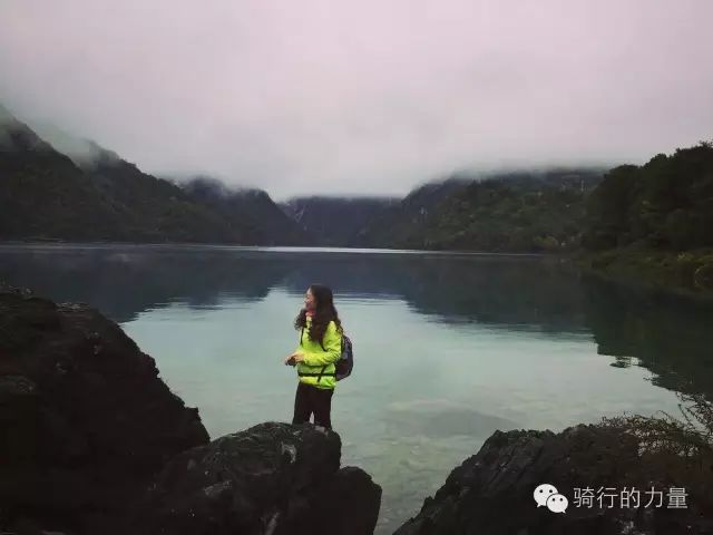 文县天池之美,美丽的文县天池山色空蒙湖水清澈