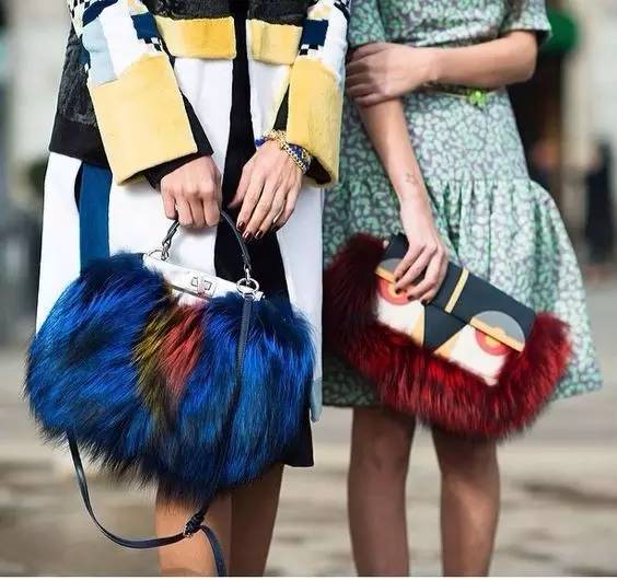 冬天的包包没点毛还能叫时髦?