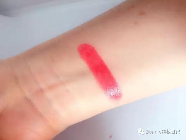 为什么我们种草的口红好看,为了口红铺了10层粉