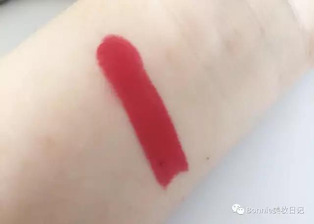 为什么我们种草的口红好看,为了口红铺了10层粉