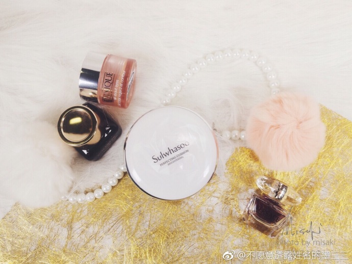 想要底妆完美必须做好妆前保湿,想要皮肤光滑无瑕吗