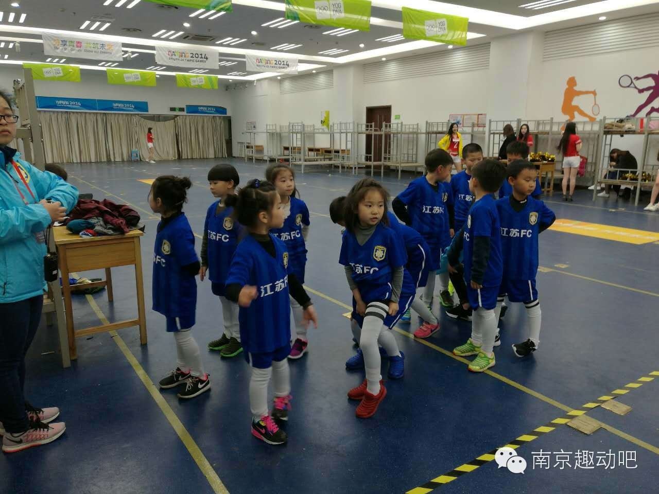 风雨无阻，苏宁小球童自信上岗！然而上岗前居然发生了这样的事