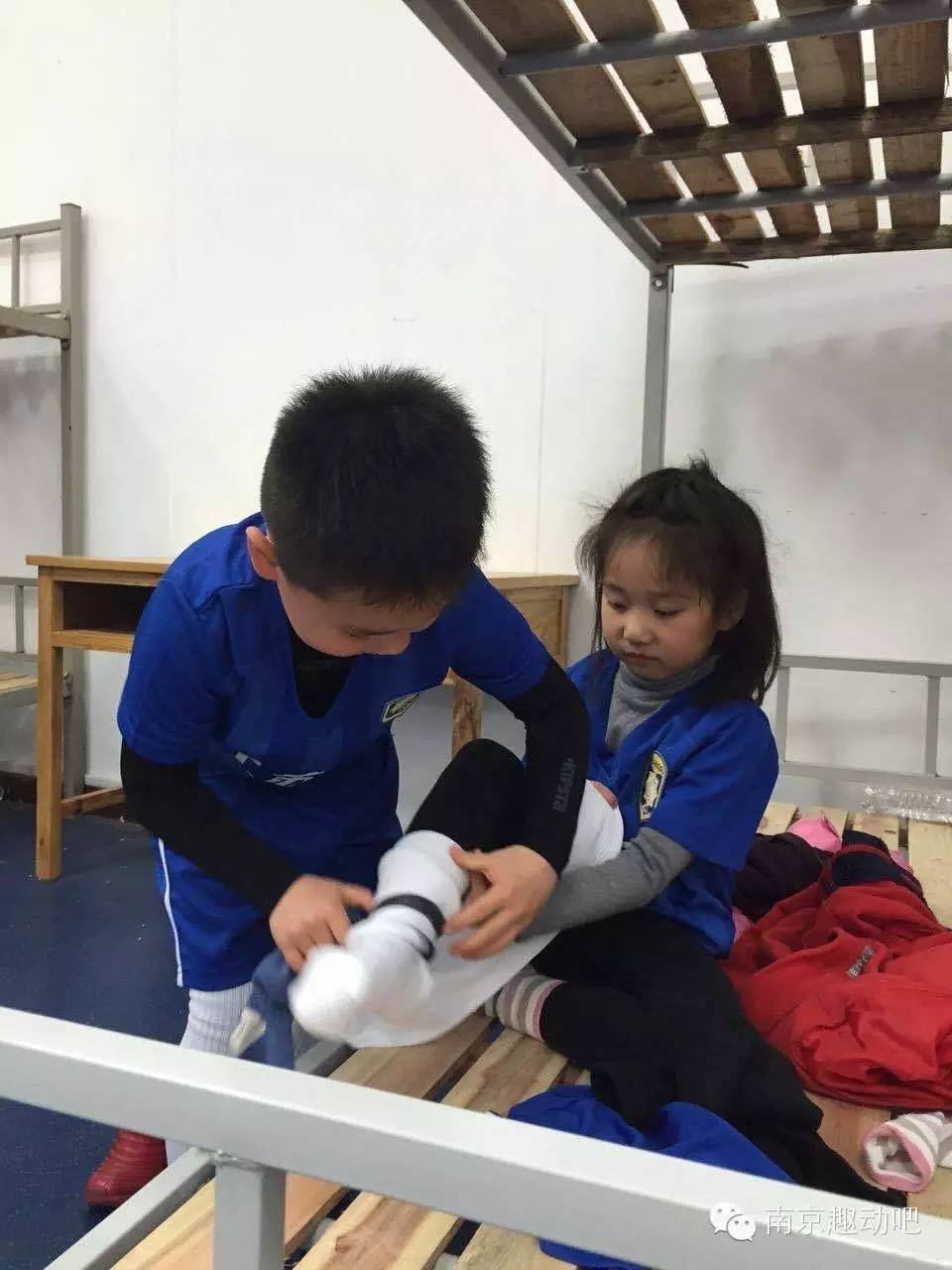 风雨无阻，苏宁小球童自信上岗！然而上岗前居然发生了这样的事