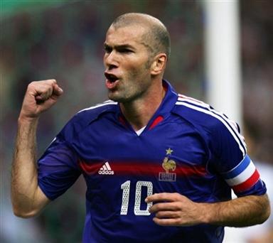 生活中他是一个凡人，足球场上他却是个神话！