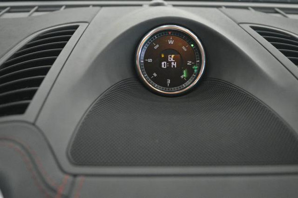 卡宴车窗玻璃划痕是怎么造成的,卡宴剐蹭了会不会有警告