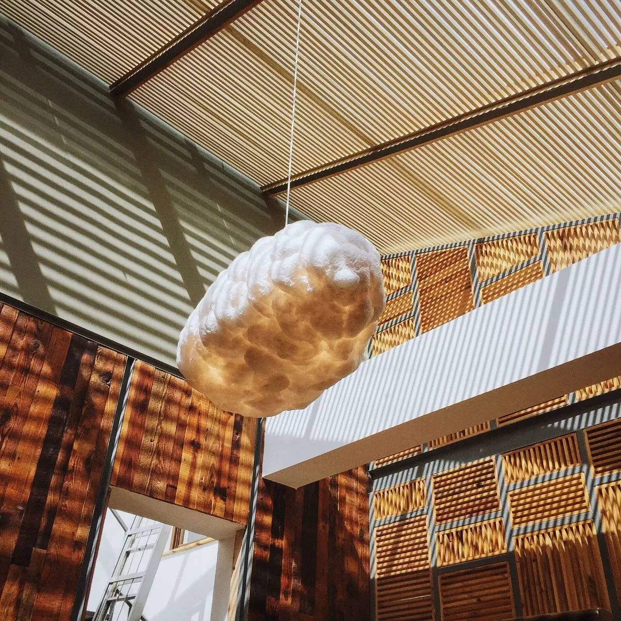 又到了动物们交配的季节，请站在宇宙中心用力呼唤爱！