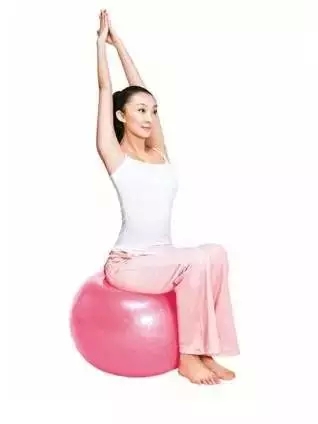 有瑜伽球怎么瘦身,瑜伽球减肥瘦全身方法