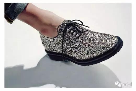 蕾哈娜权志龙同框,蕾哈娜和权志龙互动