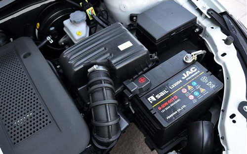 汽车免维护蓄电池修复方法,免维护蓄电池亏电如何解决