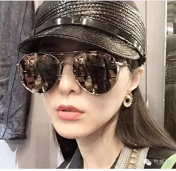 墨镜的正确戴法图片,什么脸型适合戴什么样的墨镜男