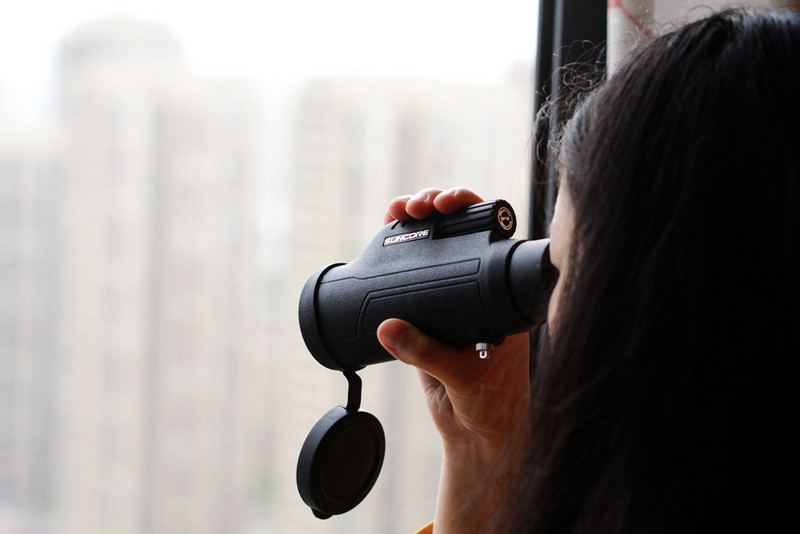 对面妹纸动态全掌握，10X42倍的望远镜体验