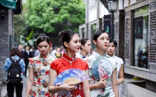 空姐旗袍亮相,虹桥机场空姐旗袍快闪