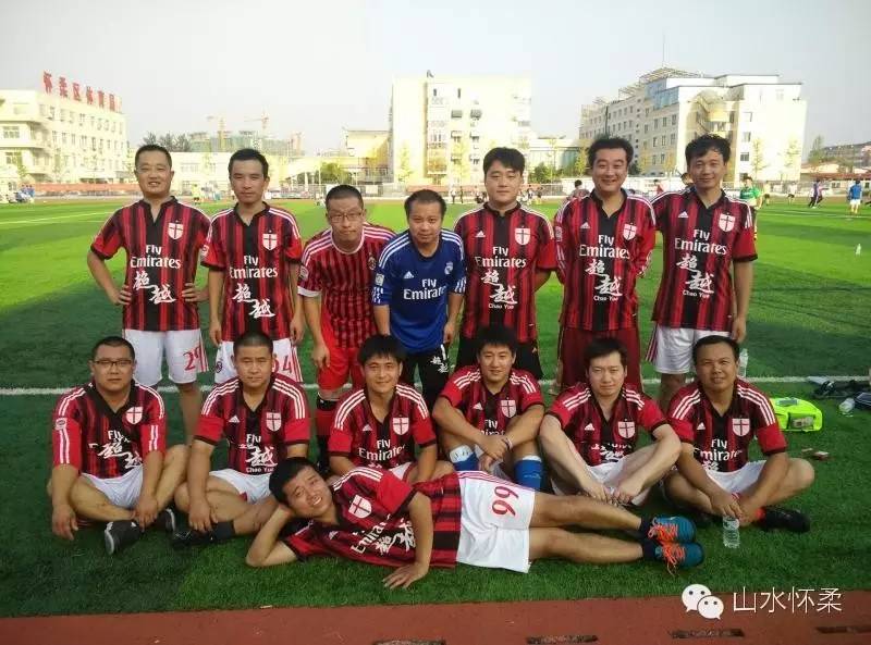 所有人别再拘于眼前的苟且,怀柔首届业余⚽联赛即将开赛,我们在寻找爱⚽的你,还不赶紧跳到球场来?