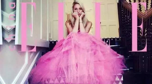 这位美貌多金的小公举，集齐了女神所有的气场！