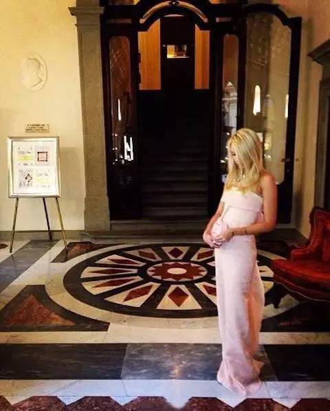 这位美貌多金的小公举，集齐了女神所有的气场！