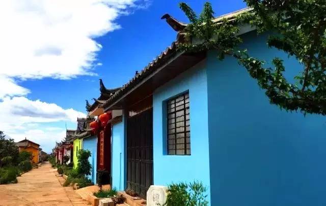 丽江惊现国内第一个彩色村!美的太不像话,像童话!