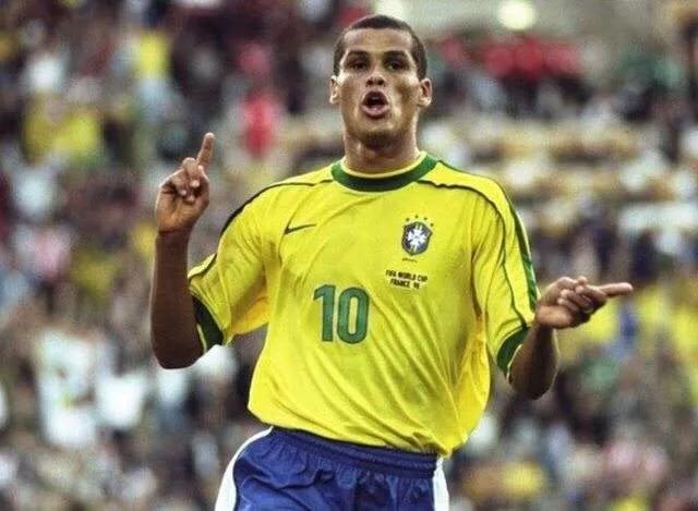 巴西足坛历史十大前锋,十大生不逢时巴西前锋