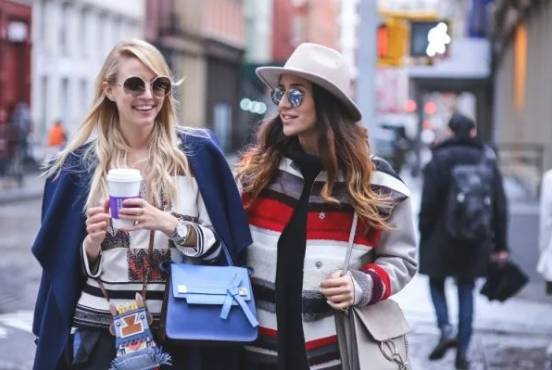 静电衣服沾灰怎么处理,衣物静电粘毛怎么处理