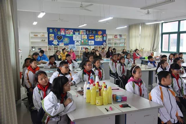 小学开展骨干教师公开课活动,开展青年教师公开课观摩活动