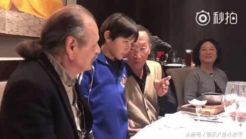 厉害了!7岁诺一给姥爷和爷爷做同声传译,网友:刘烨你学着点