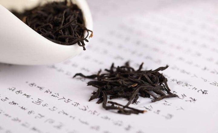 各位旅客请注意带上自己的行李,飞机场能不能带茶叶过安检