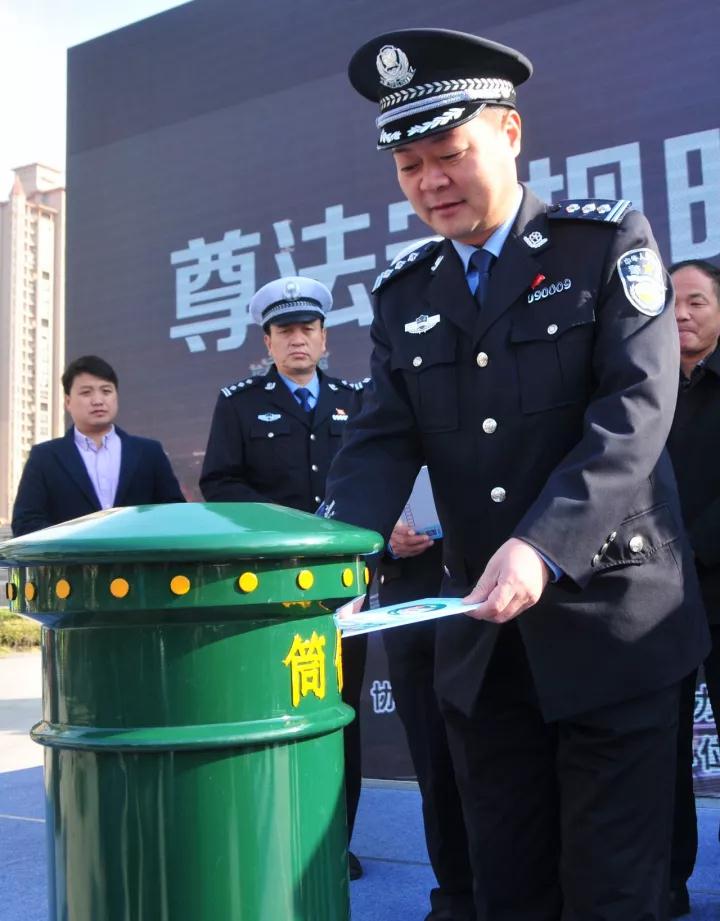 122全国文明交通安全日启动仪式,122全国交通安全日交警来到校园