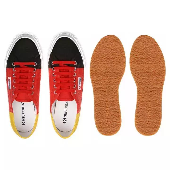 易烊千玺贝壳鞋子,易烊千玺穿的平价又潮的鞋