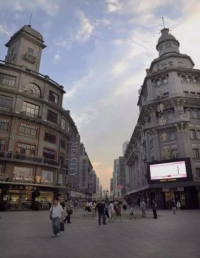 天津民国时就有自己的三里屯，劝业场八大天就是极乐天