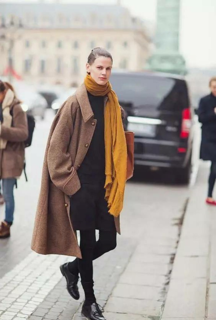 大衣+围巾=最保暖的时髦精！这才是这个冬天最in最实用的穿搭法！