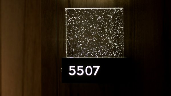 矗于湘江之畔，对望岳麓之巅，记长沙君悦酒店