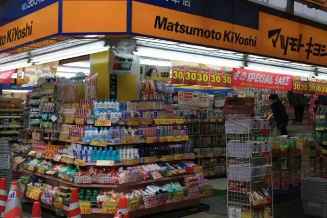 实拍中国人去日本“血拼”画面