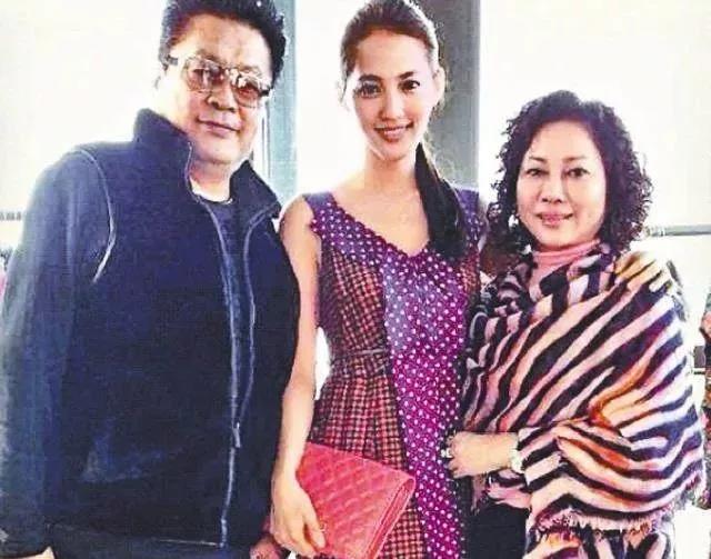 余文乐结婚黑白照,余文乐几段婚姻