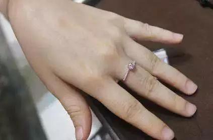 左手断掌纹命好吗,左手看掌纹识命