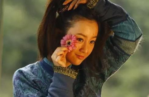 又双叒叕翻拍了!两位新晋小鲜肉你更看好谁?