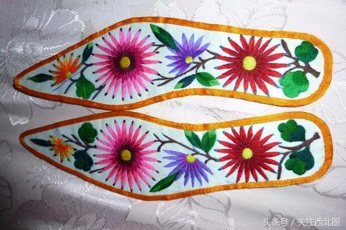 农村女人手工绣花鞋垫,农村妇女做鞋垫图片
