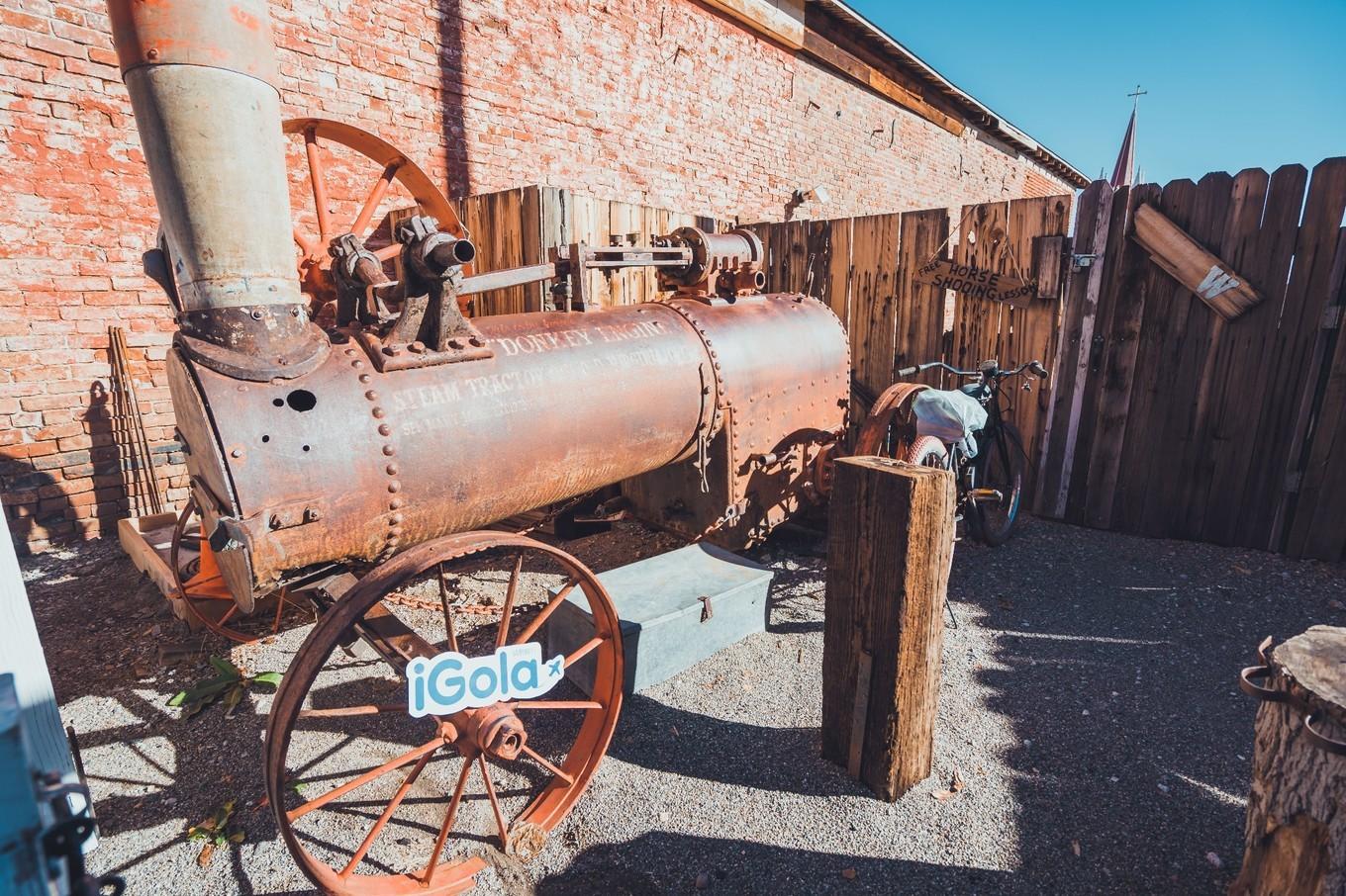 鍐呭崕杈惧窞鑻辨枃姝屾洸,鍐呭崕杈惧窞鐨勬瓕