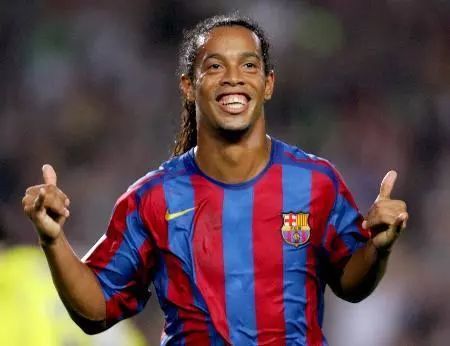 足球打耳光的庆祝动作,足球球星庆祝动作合集