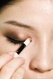 眼睛特别小怎样让眼睛变大,眼睛小的人怎么把眼睛变大