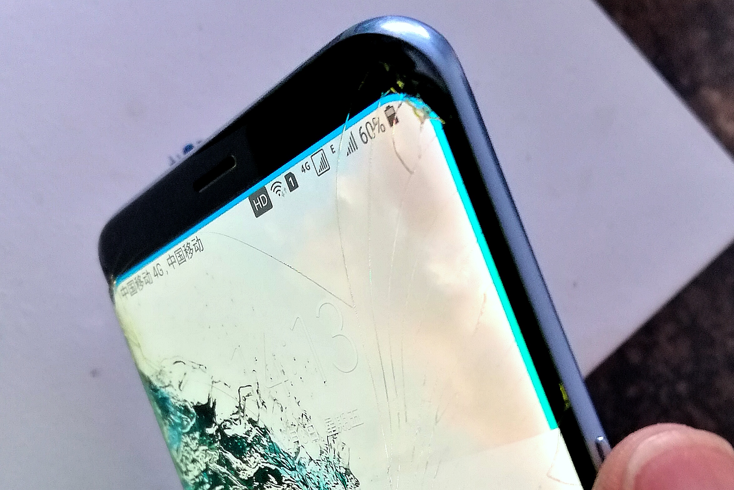 三星s8三防版对比锤子坚果pro2s (坚果pro2对比三星s8哪个更好)