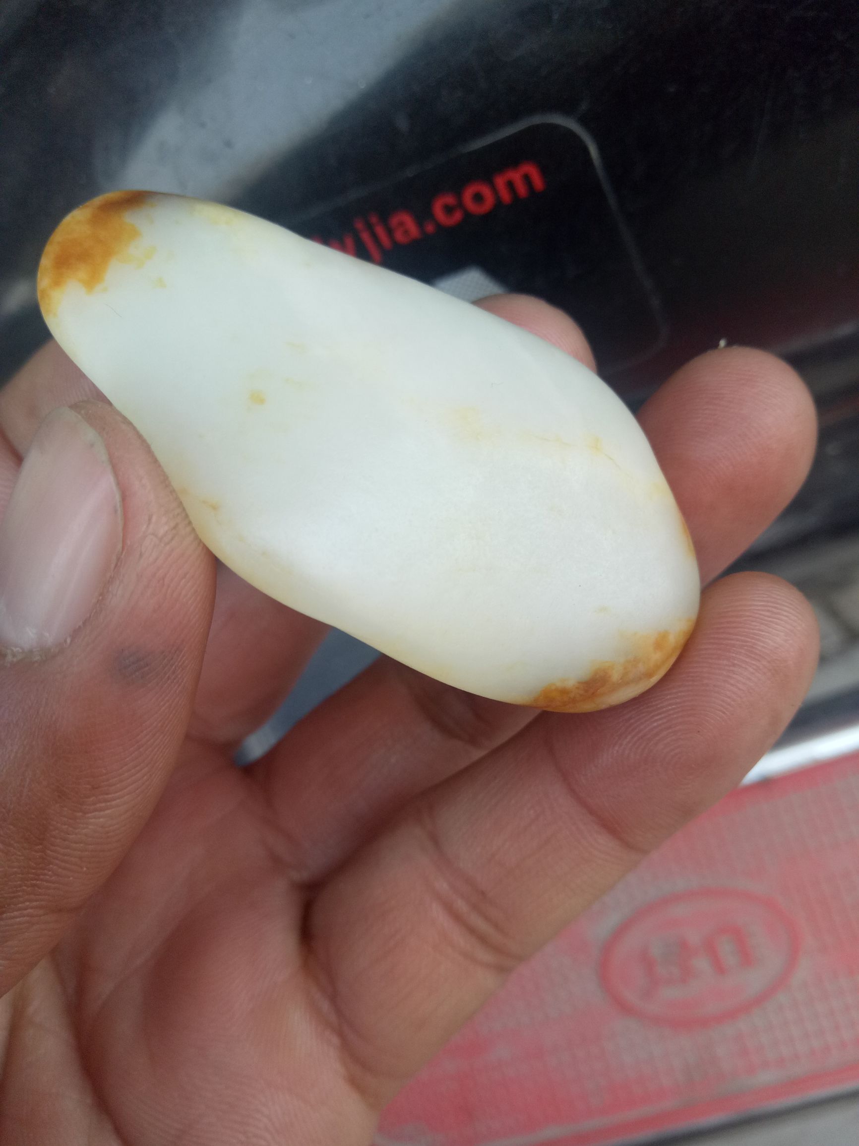 巴掌大的玉矿石值多少钱,巴掌大的玛瑙原石能卖多少钱