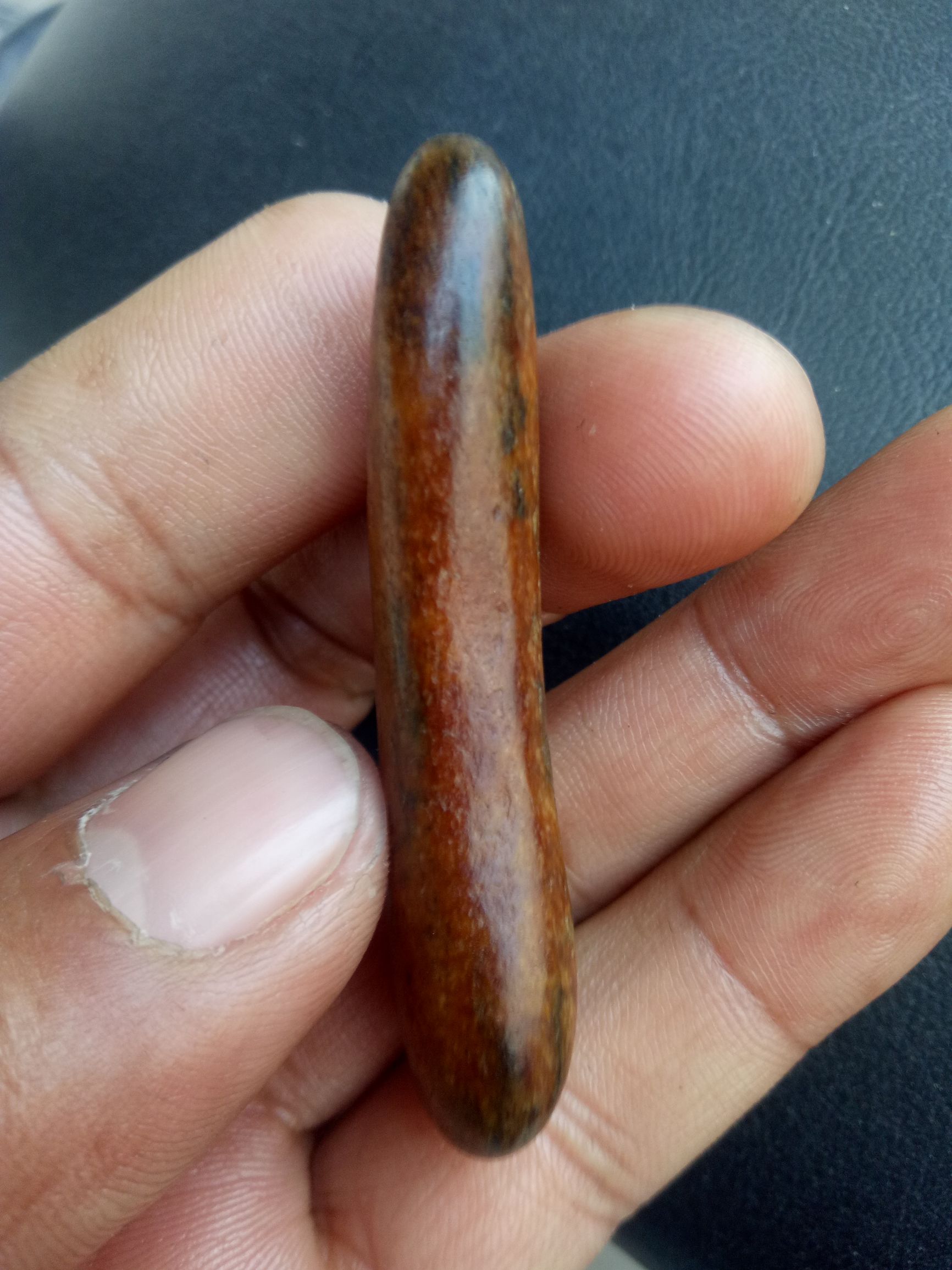 巴掌大的玉矿石值多少钱,巴掌大的玛瑙原石能卖多少钱