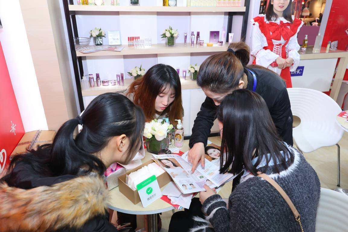 dhchellokitty联名唇膏,dhchellokitty限定