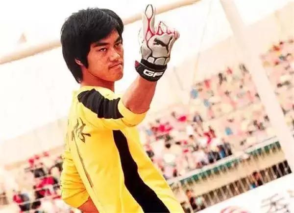 少林足球周星驰与陈国坤对话,评价周星驰少林足球