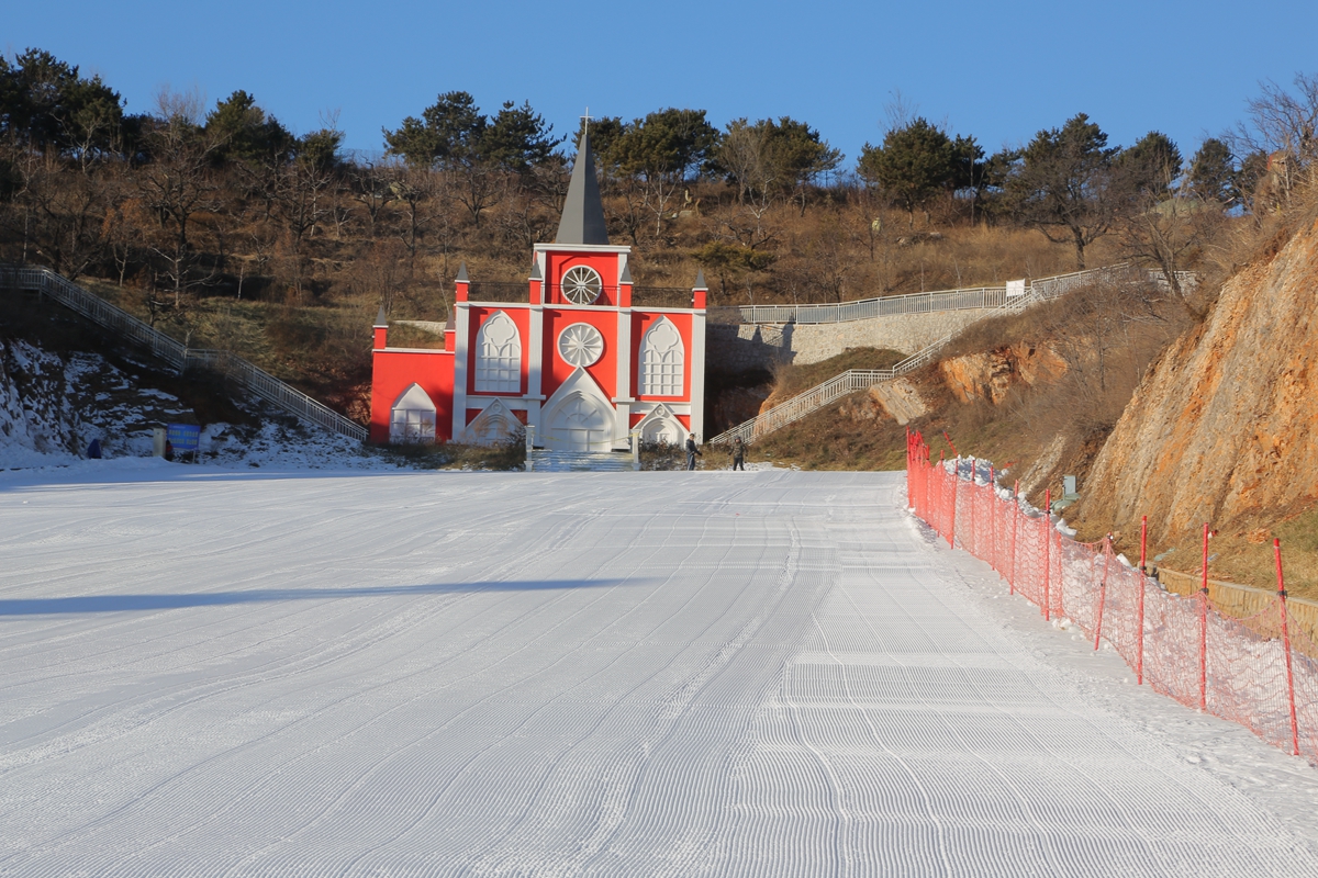 盘点雪天路滑摔倒爆笑场面,自驾游雪地上遇到突发事件