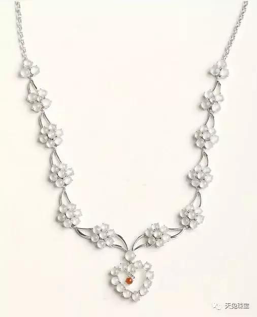 项链搭打底衫温柔冬季,项链搭配衣服的技巧平价