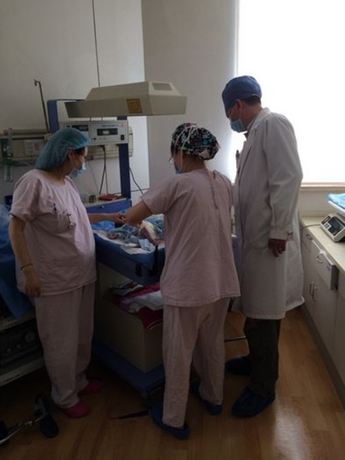 8个月宝宝拉肚子化验血没问题,8个月宝宝反复发烧查了血也没事