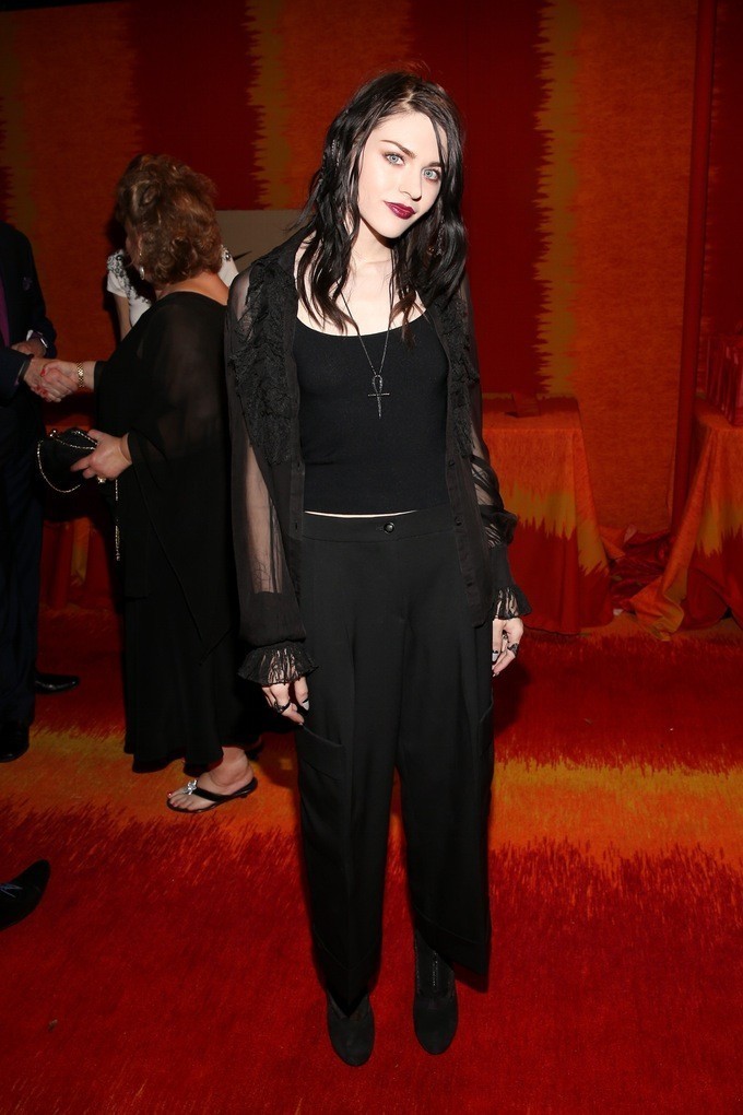 除了4.5亿美金,她吞枪自杀的父亲留下了更宝贵的遗产