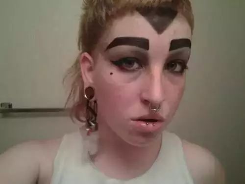 截断式眼妆会不会很脏的感觉,眼妆画了眼线和睫毛总感觉很脏